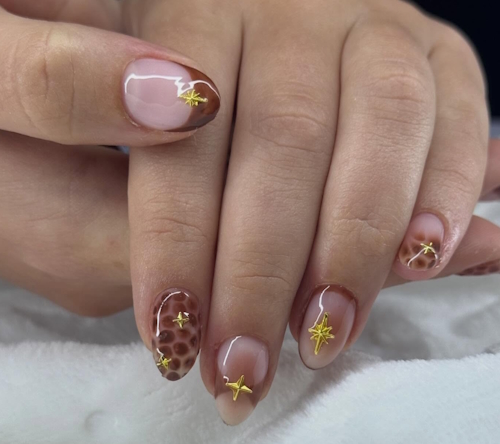 Nynynails-Golden start with minimal brown nailart